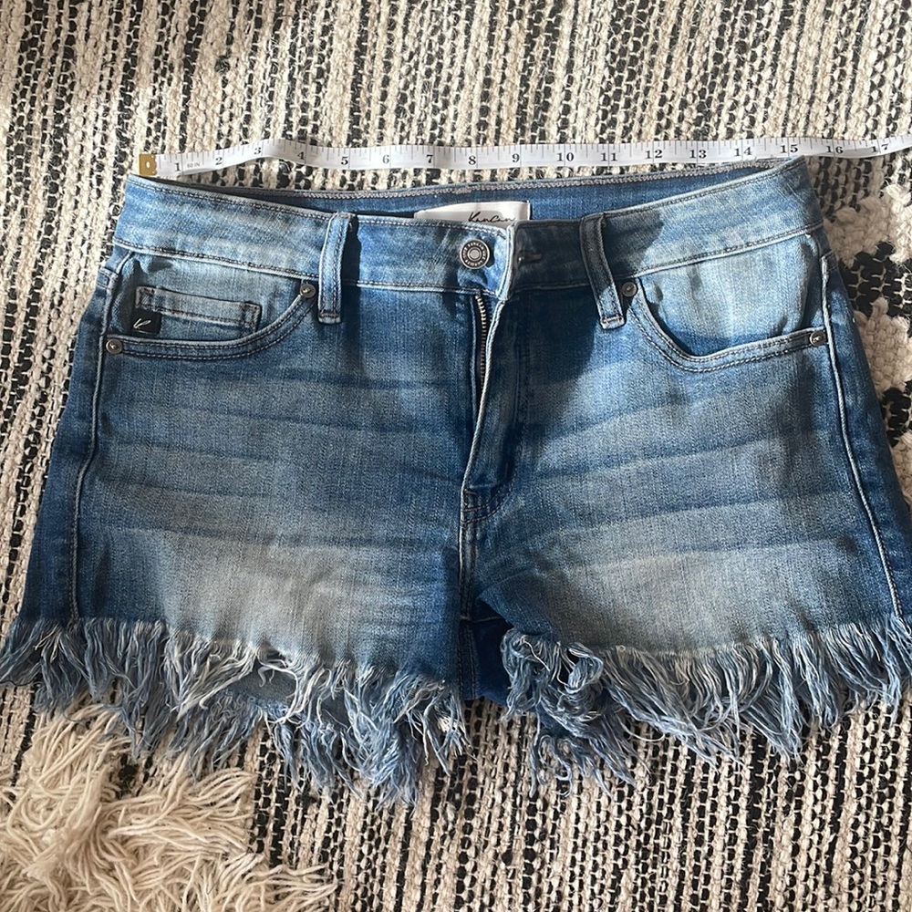 KanCan Estilo Jean short frayed bottoms SIZE 28 NEW!